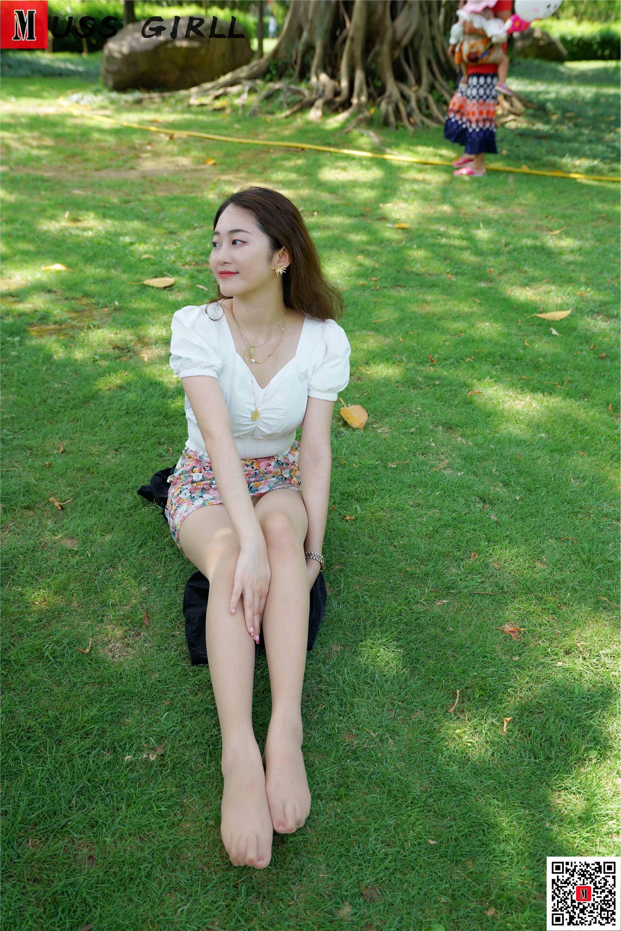 MussGirl慕丝女郎  NO.195 草地碎花包臀裙肉丝